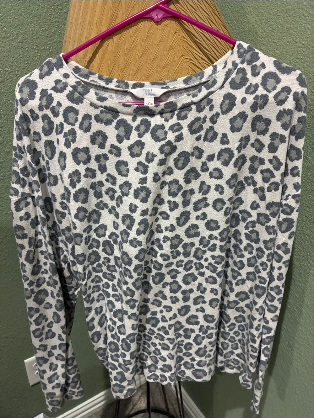 Time and Tru Gray and White Leopard Print Long Sleeve Tunic